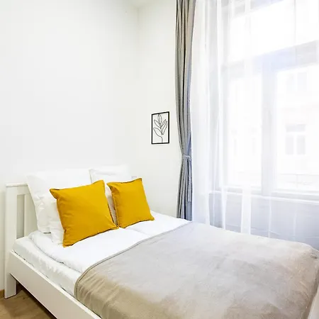 Cityscape Budget Kings Quarters Apartment Budapest